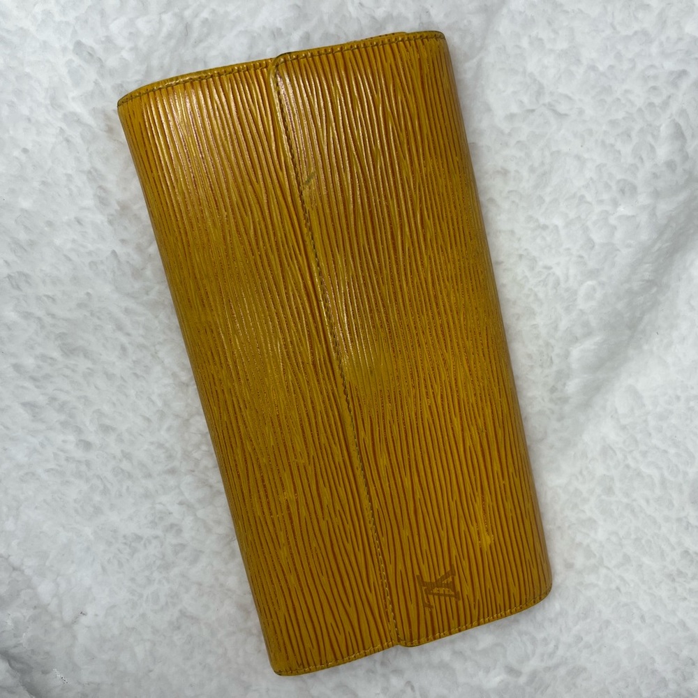 Authentic Louis Vuitton Epi Wallet - Picture 3 of 10